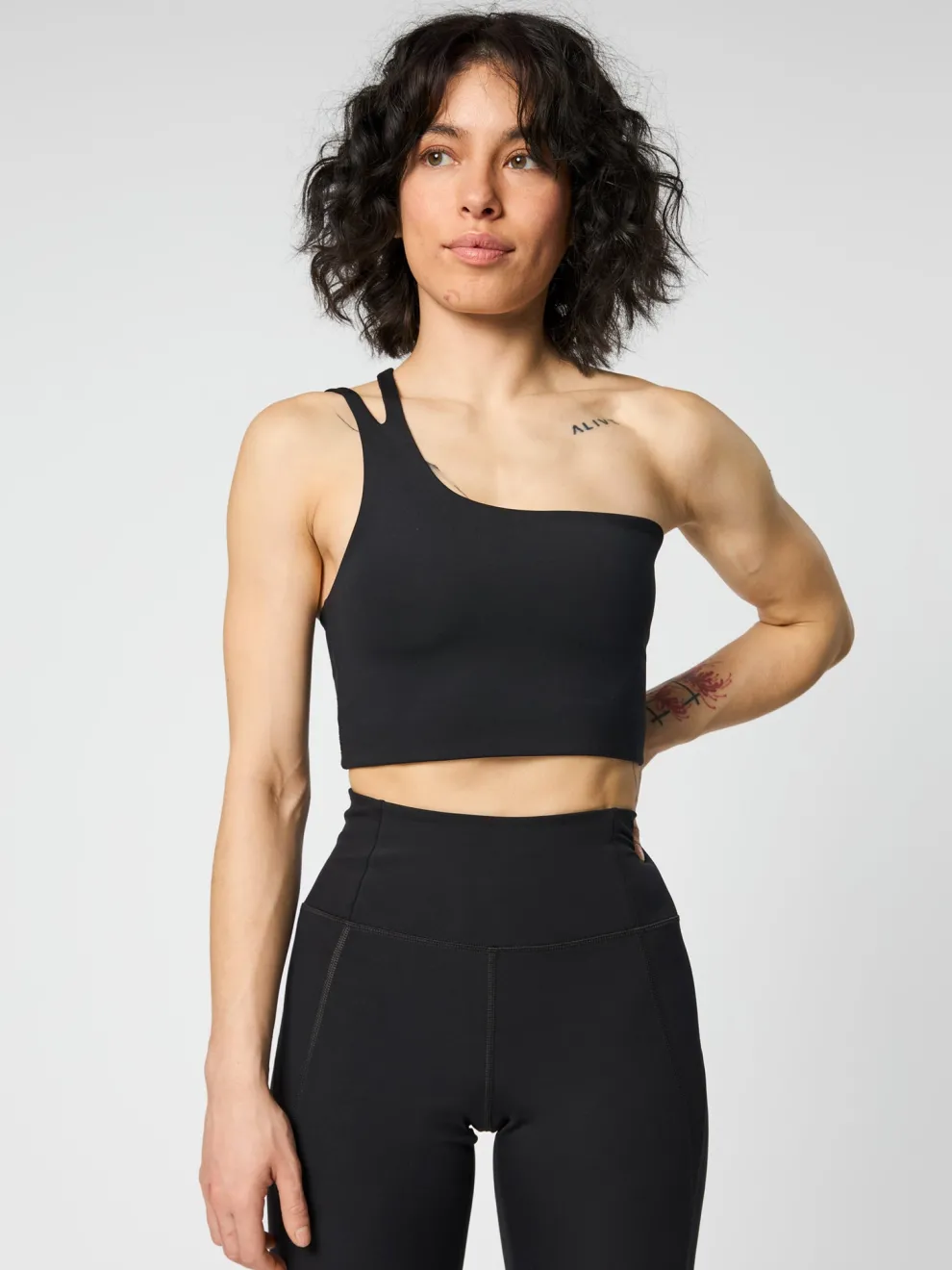 Girlfriend Collective Uma One-Shoulder Bra - Black