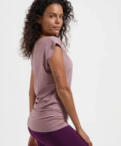 Urban Goddess Asana Yoga Tee - Fireclay