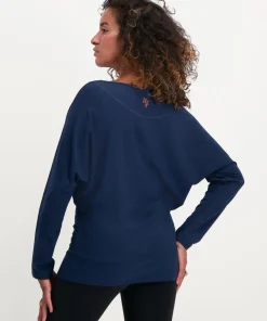 Urban Goddess Budhi Long Sleeve Yoga Top - Midnight